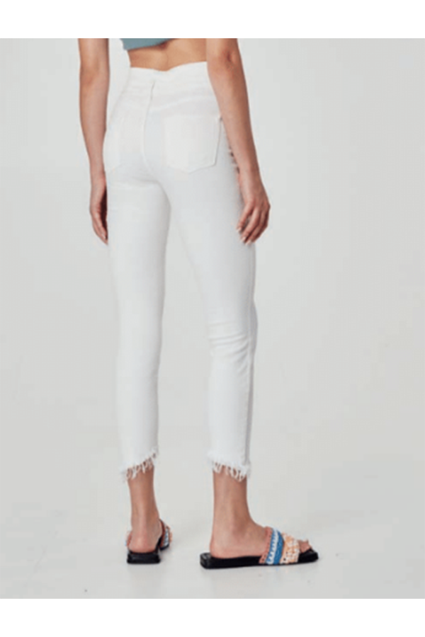 Jeans Selena Blanco. NOVEDADES. Tallas: 27, 28, 29, 26 | Bambalinas Closet