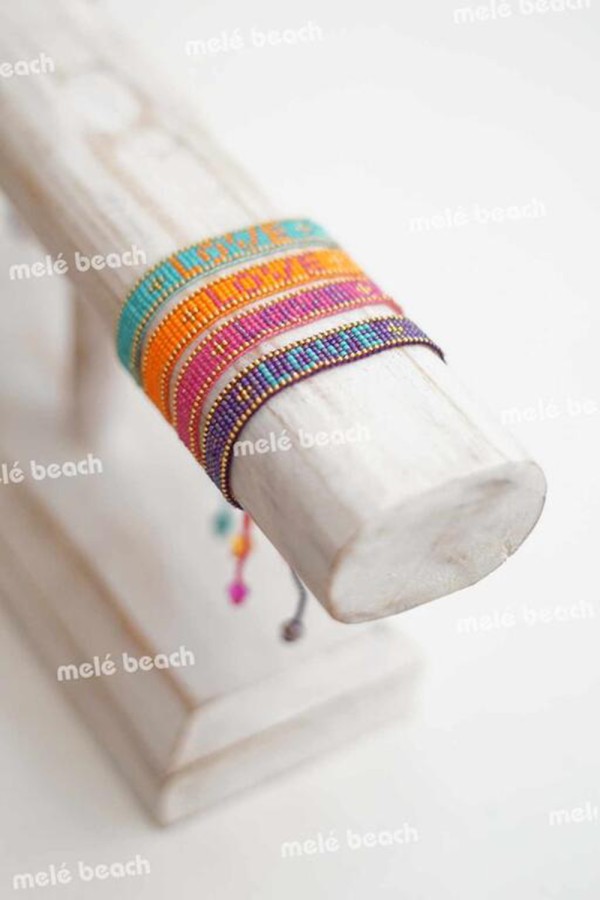 Pulsera Love. Bisuteria. Color: fucsia, azul cielo, morado, naranja | Bambalinas