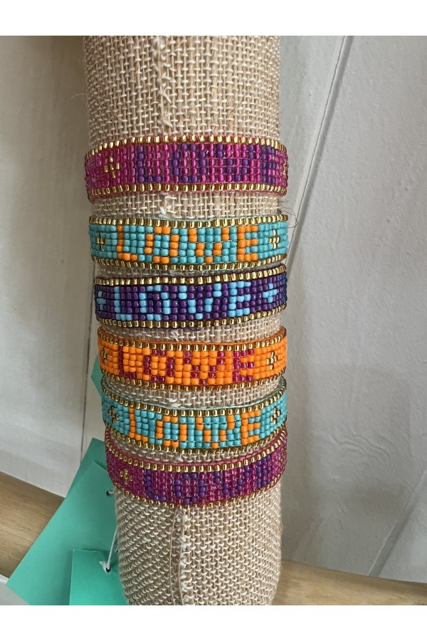 Pulsera Love. Bisuteria. Color: fucsia, azul cielo, morado, naranja | Bambalinas