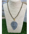 Collar Pluma. Bisuteria. Color: naranja, negro, rosa, gris claro, blanco