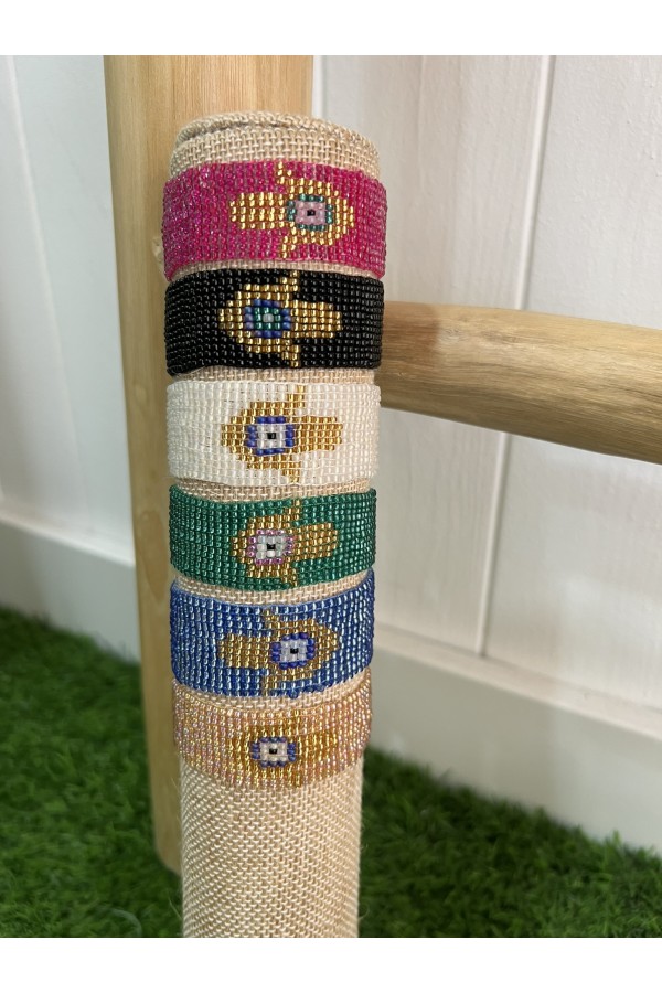 Pulseras Fatima. Bisuteria. Color: fucsia, negro, blanco, verde, denim claro