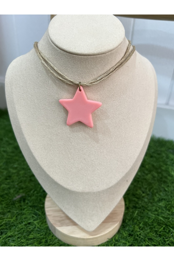 Colgante Rafia Estrella. Bisuteria. Color: mostaza, verde mint, azul cielo, rosa