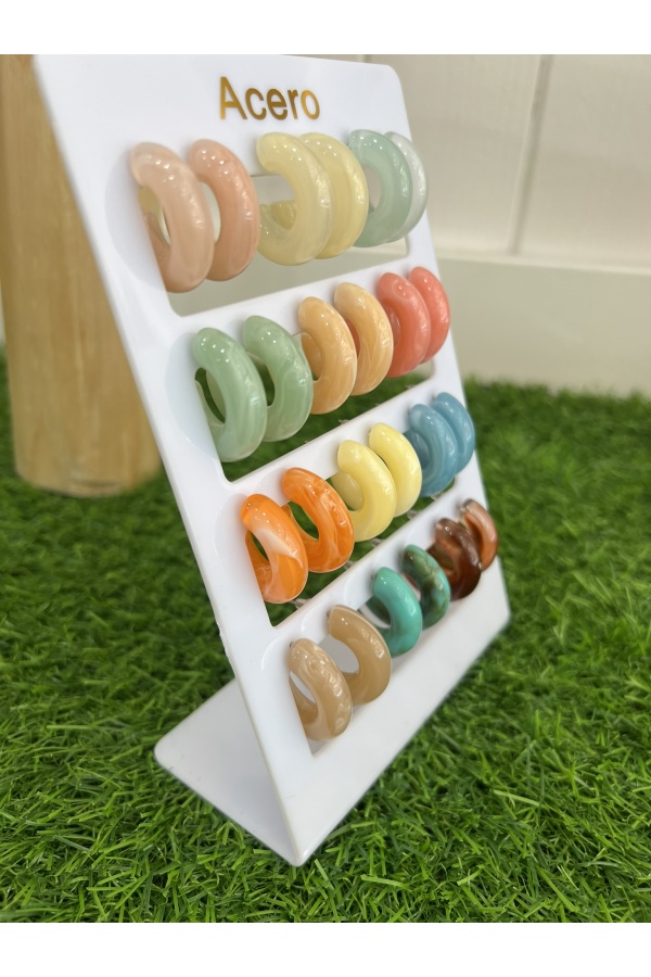 Pendientes Italia. Bisuteria. Color: gris claro, salmon, blanco roto, verde