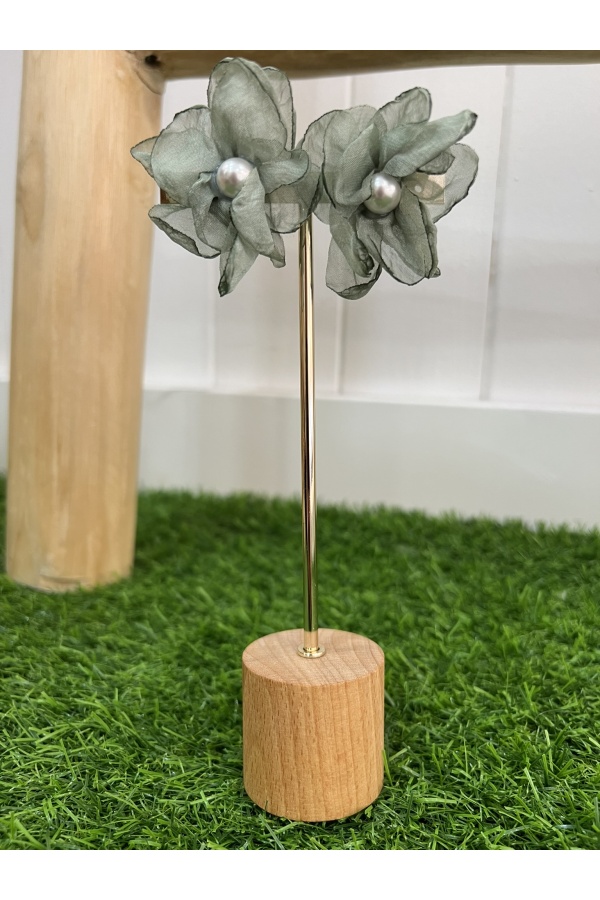 Pendientes Flor Perla. Bisuteria. Color: verde kaki, salmon, azul klein |