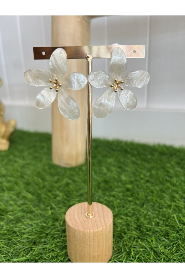 Pendientes Narciso Blanco. Bisuteria.  | Bambalinas Closet