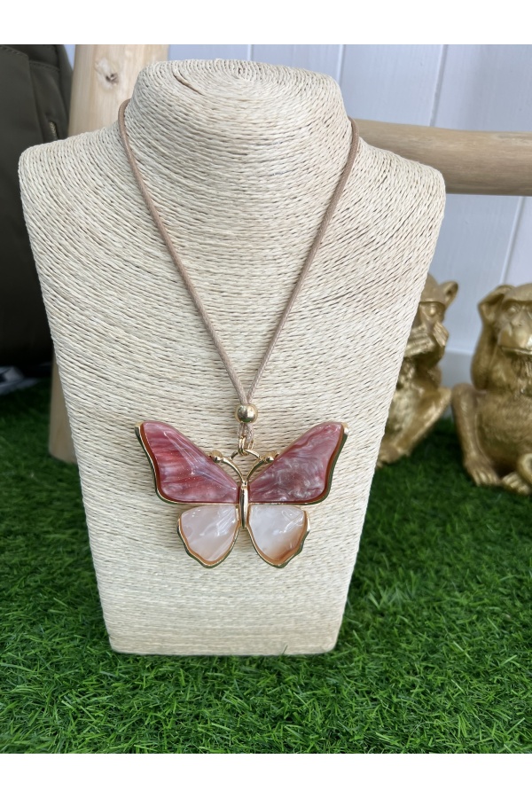 Colgante Mariposa. Bisuteria. Color: frambuesa, marron | Bambalinas Closet