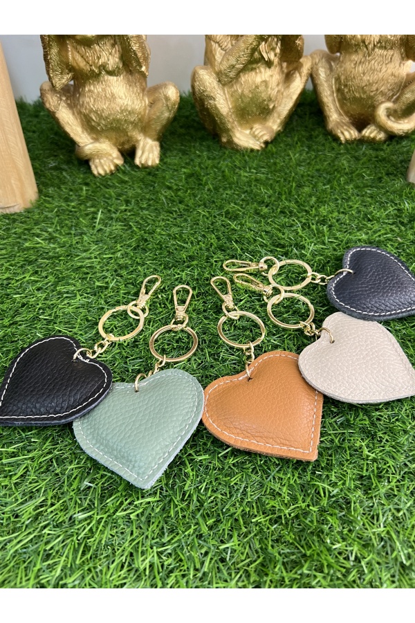 Llavero Corazon Piel. Varios. Color: blanco roto, negro, azul marino, verde mint