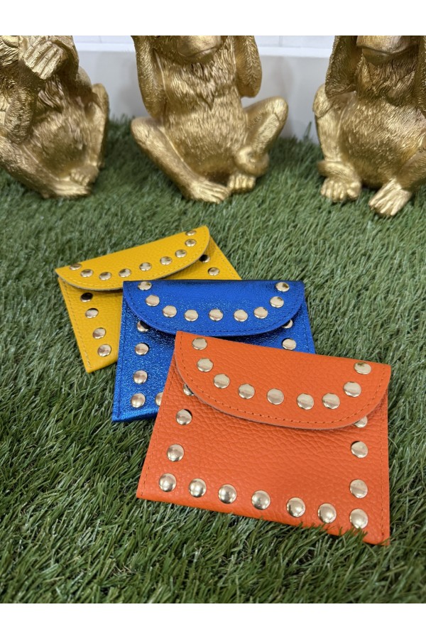 Monedero Tachas. Varios. Color: amarillo, naranja, azul klein | Bambalinas Closet