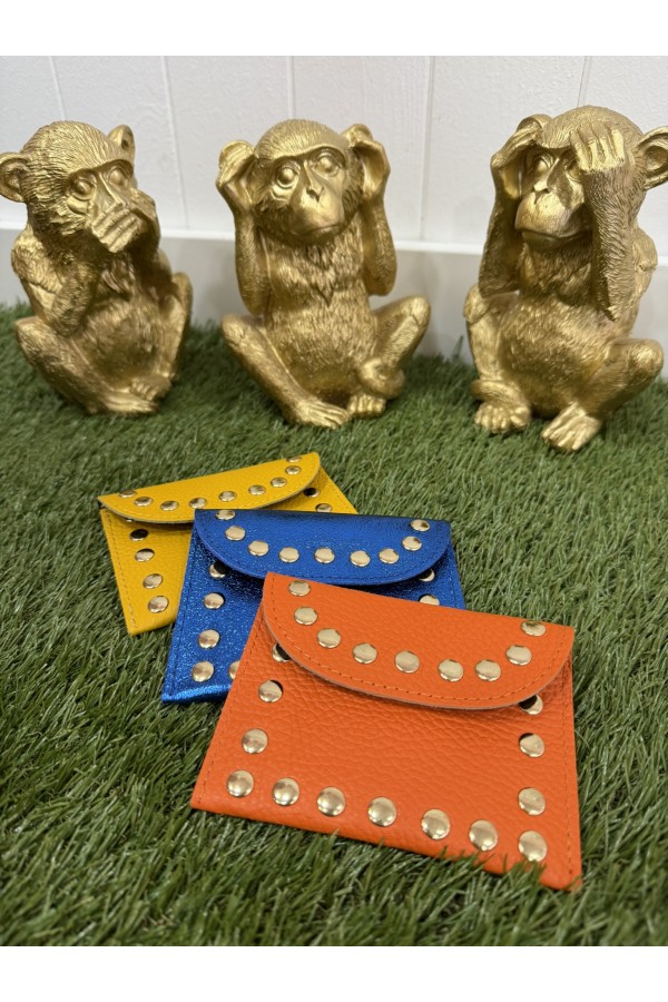 Monedero Tachas. Varios. Color: amarillo, naranja, azul klein | Bambalinas Closet