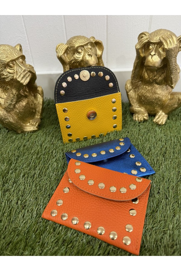 Monedero Tachas. Varios. Color: amarillo, naranja, azul klein | Bambalinas Closet