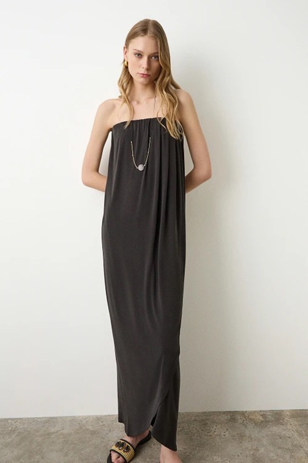 Vestido Chloe Cadena. Outlet. Color: rojo, negro, maquillaje; Tallas: xs, s, m, l