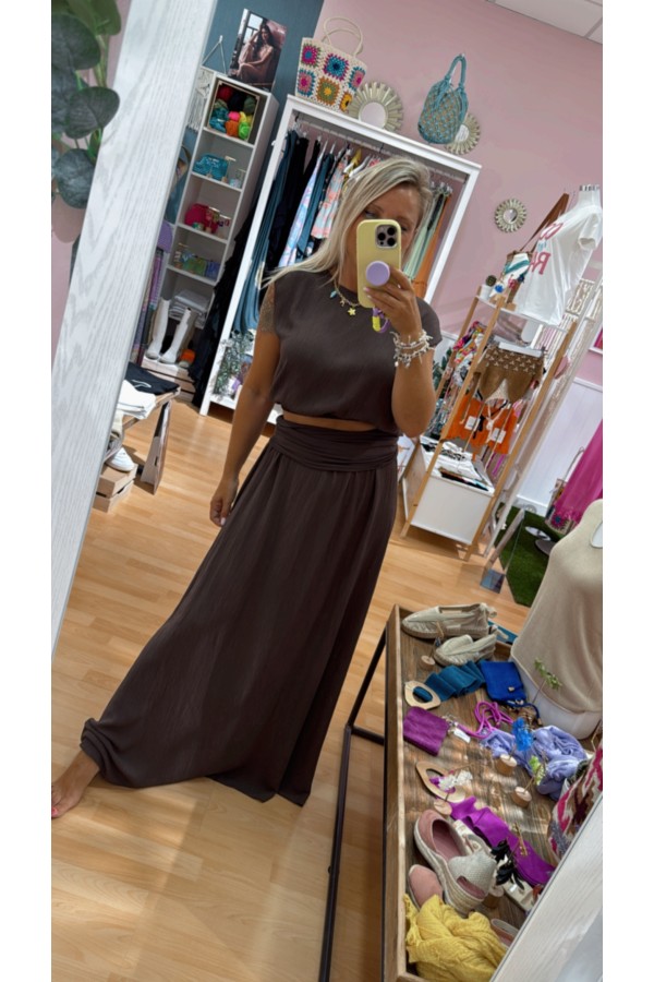 Conjunto Mariela. Monos / Conjuntos. Color: negro, blanco roto, marron chocolate