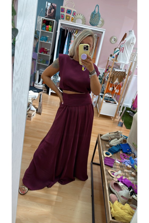 Conjunto Mariela. Monos / Conjuntos. Color: negro, blanco roto, marron chocolate