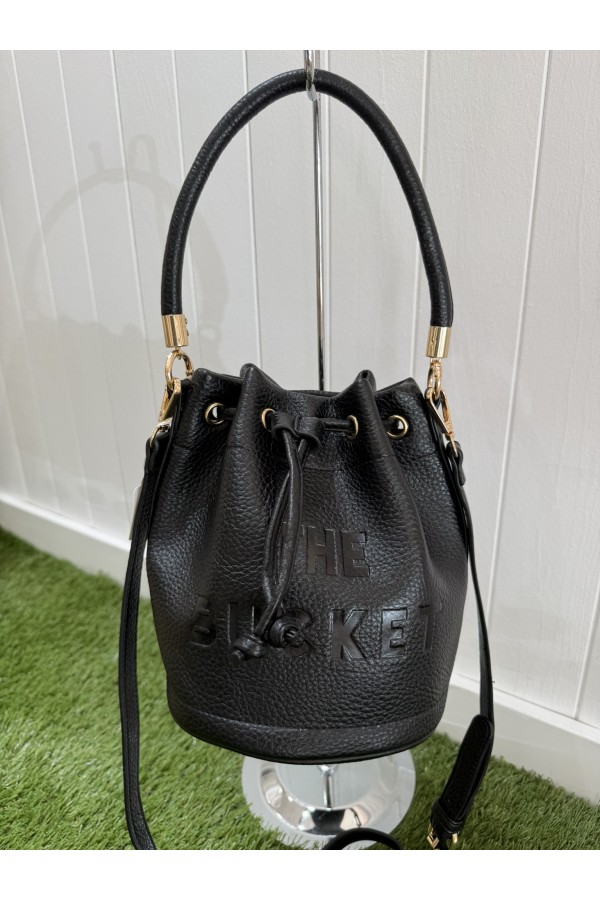 Bombonera Bucket. Bolsos. Color: camel, taupe, burdeos, negro | Bambalinas Closet