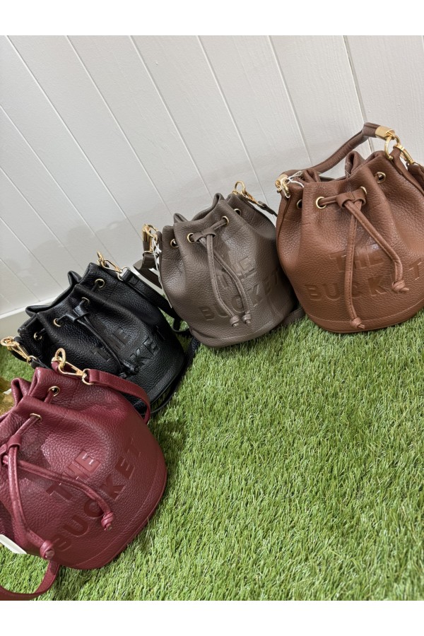 Bombonera Bucket. Bolsos. Color: camel, taupe, burdeos, negro | Bambalinas Closet