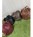 Bombonera Bucket. Bolsos. Color: camel, taupe, burdeos, negro | Bambalinas Closet