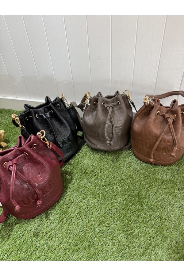 Bombonera Bucket. Bolsos. Color: camel, taupe, burdeos, negro | Bambalinas Closet