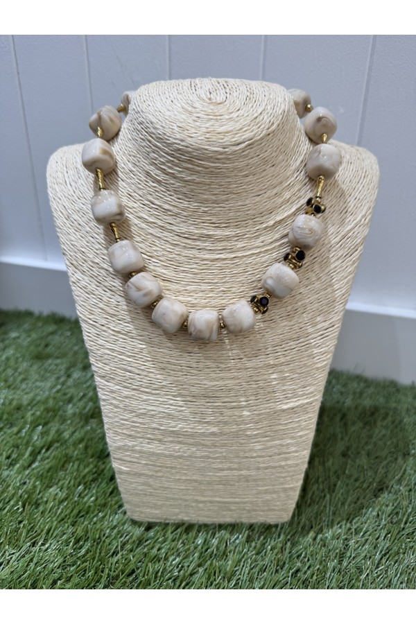 Collar Dado. Bisuteria. Color: multicolor, burdeos, marron chocolate, marfil |