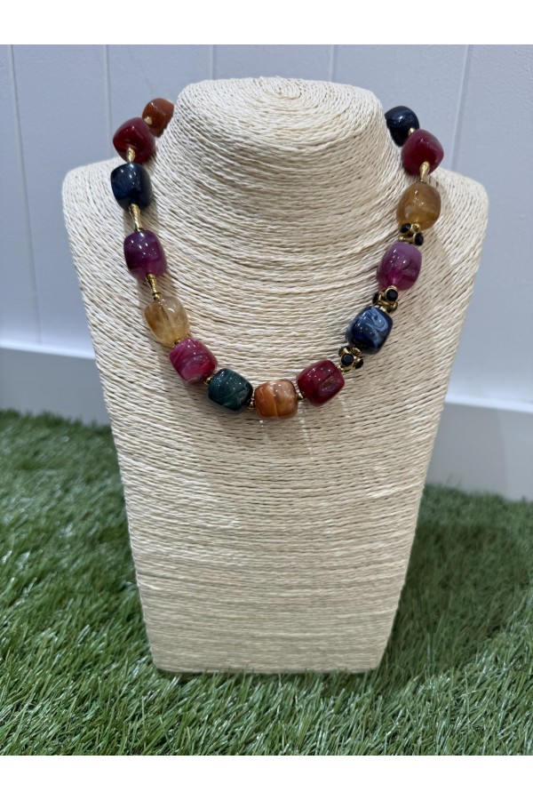 Collar Dado. Bisuteria. Color: multicolor, burdeos, marron chocolate, marfil |