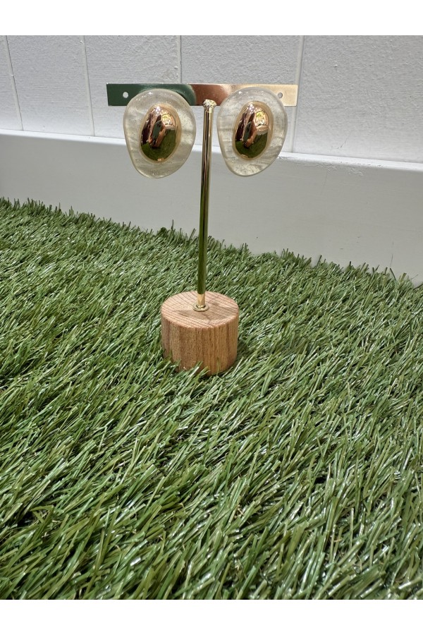 Pendientes Verona. Bisuteria. Color: blanco roto, marron chocolate, negro |