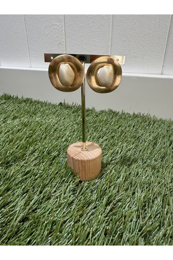 Pendientes Megan Beige. Bisuteria.  | Bambalinas Closet