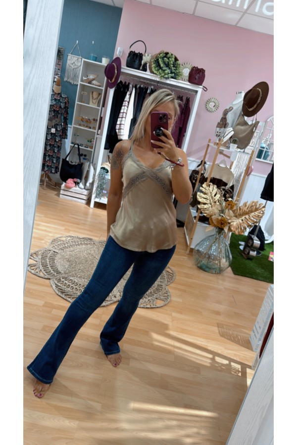 Lencera Encaje. Camisas / Tops/Chalecos. Tallas: talla unica; Color: visón |