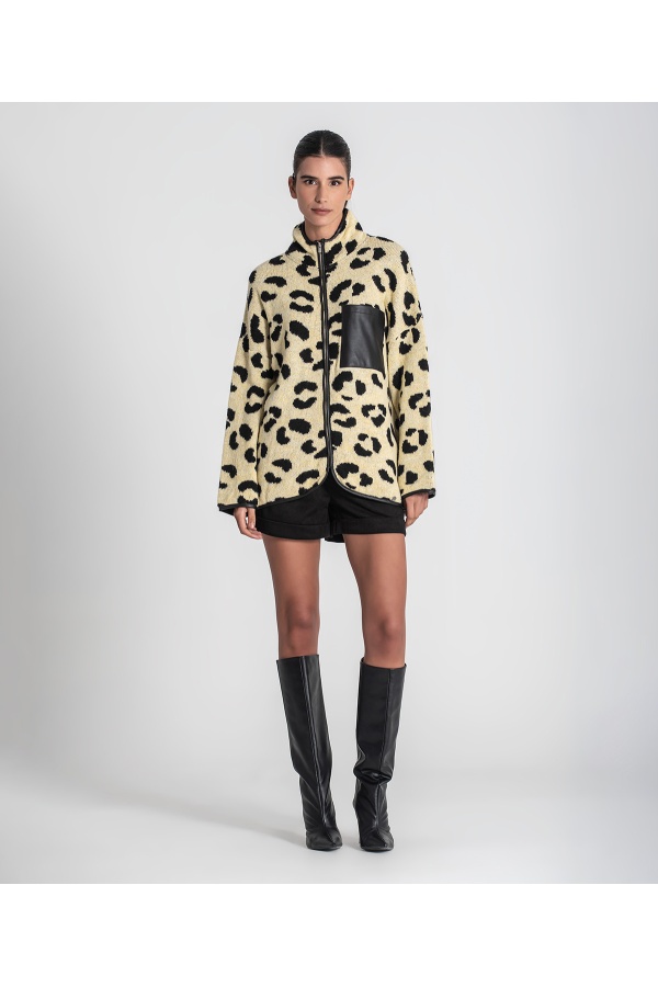 Chaqueta Animal Print. Prenda exterior. Color: camel, blanco; Tallas: s/m, xs/s |