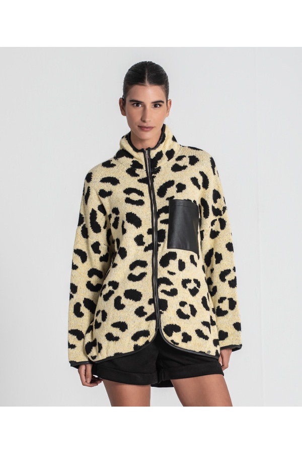 Chaqueta Animal Print. Prenda exterior. Color: camel, blanco; Tallas: s/m, xs/s |