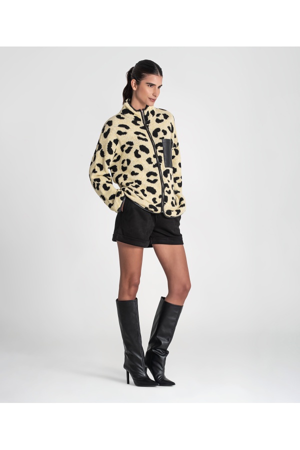 Chaqueta Animal Print. Prenda exterior. Color: camel, blanco; Tallas: s/m, xs/s |