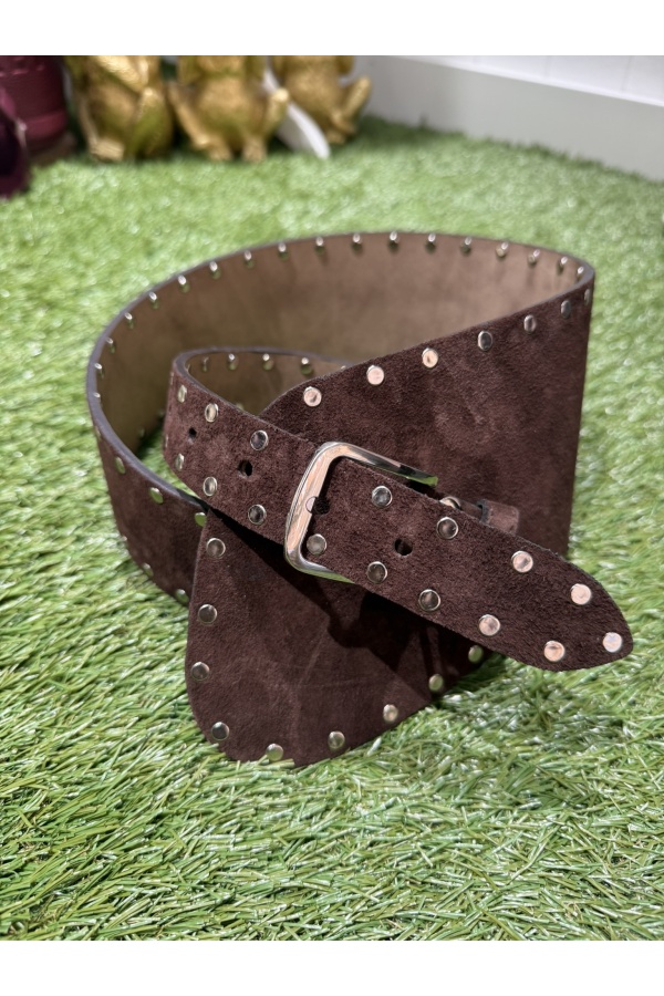 Cinturon Tachas. Cinturones. Color: burdeos, marron chocolate, gris; Tallas: