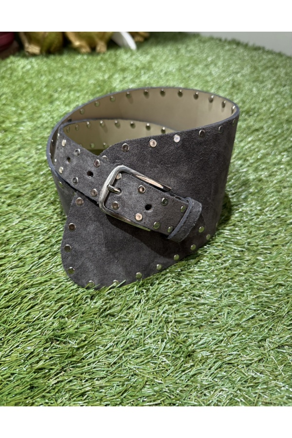 Cinturon Tachas. Cinturones. Color: burdeos, marron chocolate, gris; Tallas: