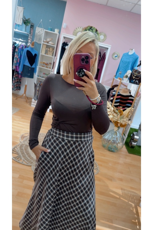 Camiseta Nudo. Camisetas. Color: granate, marron chocolate; Tallas: talla unica |