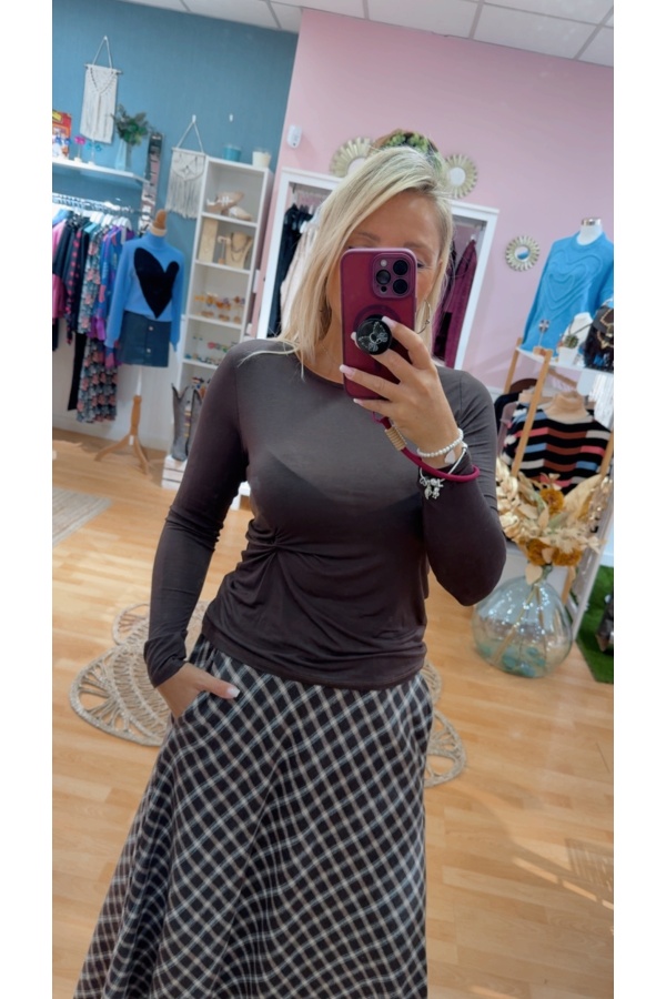 Camiseta Nudo. Camisetas. Color: granate, marron chocolate; Tallas: talla unica |