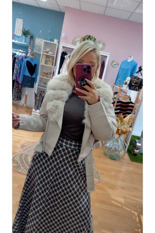 Bomber Ecopiel. Prenda exterior. Color: beige, granate; Tallas: s, m, l, xl |