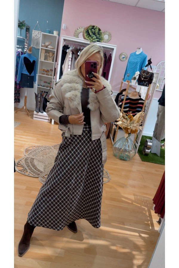 Bomber Ecopiel. Prenda exterior. Color: beige, granate; Tallas: s, m, l, xl |