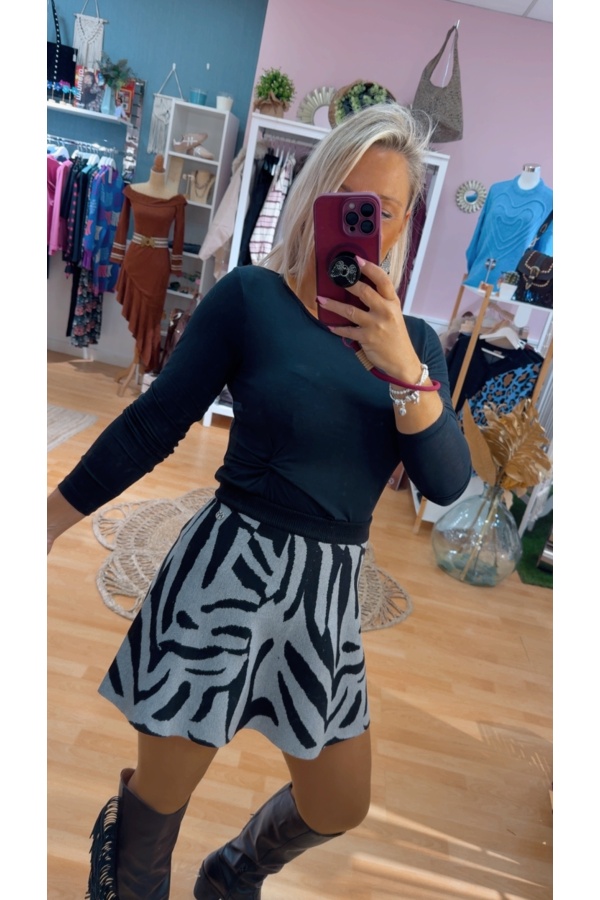 Camiseta Nudo. Camisetas. Color: granate, negro, cafe, marron chocolate; Tallas: