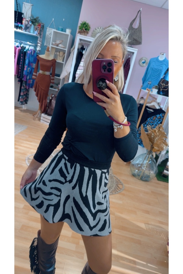 Camiseta Nudo. Camisetas. Color: granate, negro, cafe, marron chocolate; Tallas: