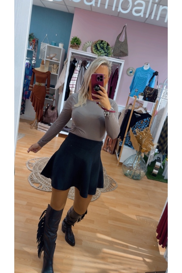 Camiseta Nudo. Camisetas. Color: granate, negro, cafe, marron chocolate; Tallas: