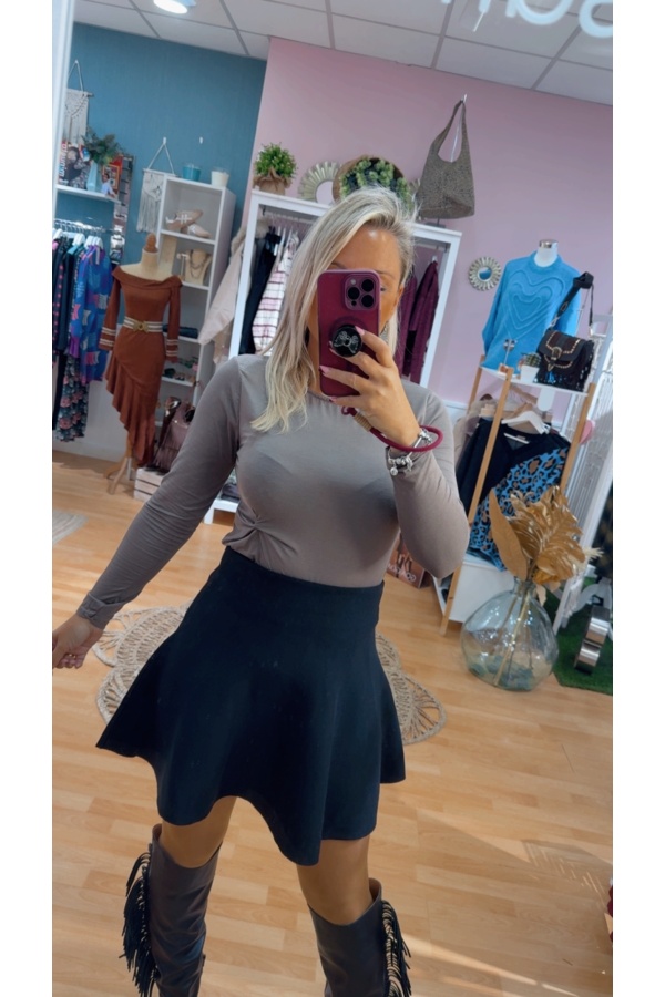 Camiseta Nudo. Camisetas. Color: granate, negro, cafe, marron chocolate; Tallas: