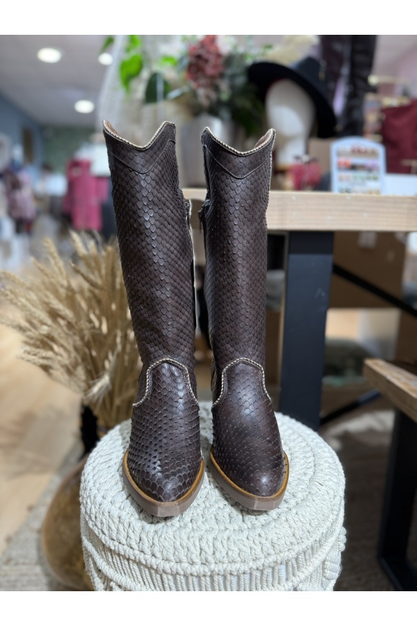 Bota Serpiente Chocolate. Botas Altas. Tallas: 36, 37, 38, 39, 40 | Bambalinas