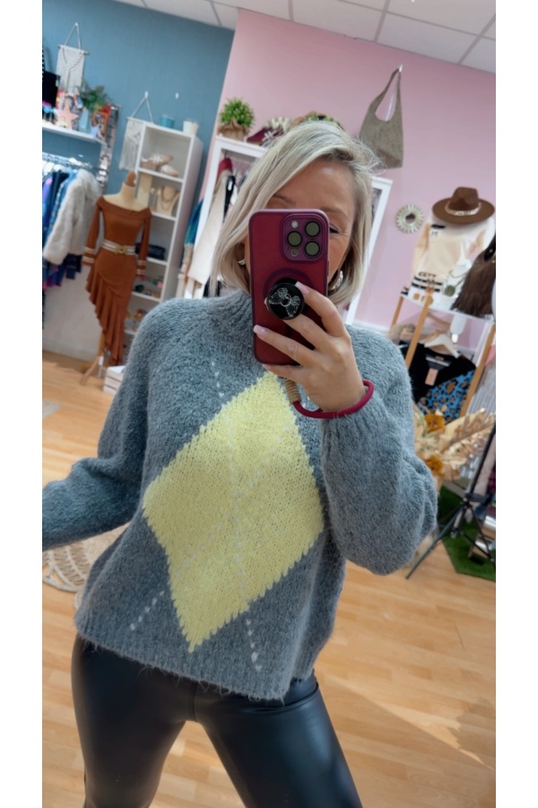 Jersey Rombo. Sueters / Jersey. Color: gris, marron chocolate, crudo, beige;