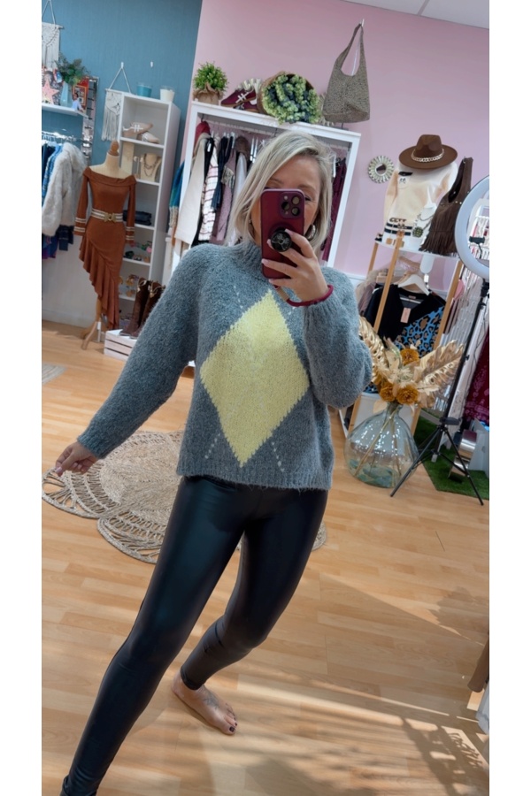 Jersey Rombo. Sueters / Jersey. Color: gris, marron chocolate, crudo, beige;