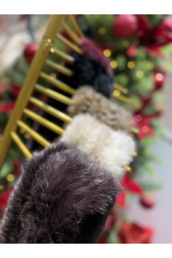 Conjunto Pelo. Varios. Color: blanco roto, maquillaje, negro, granate, marron