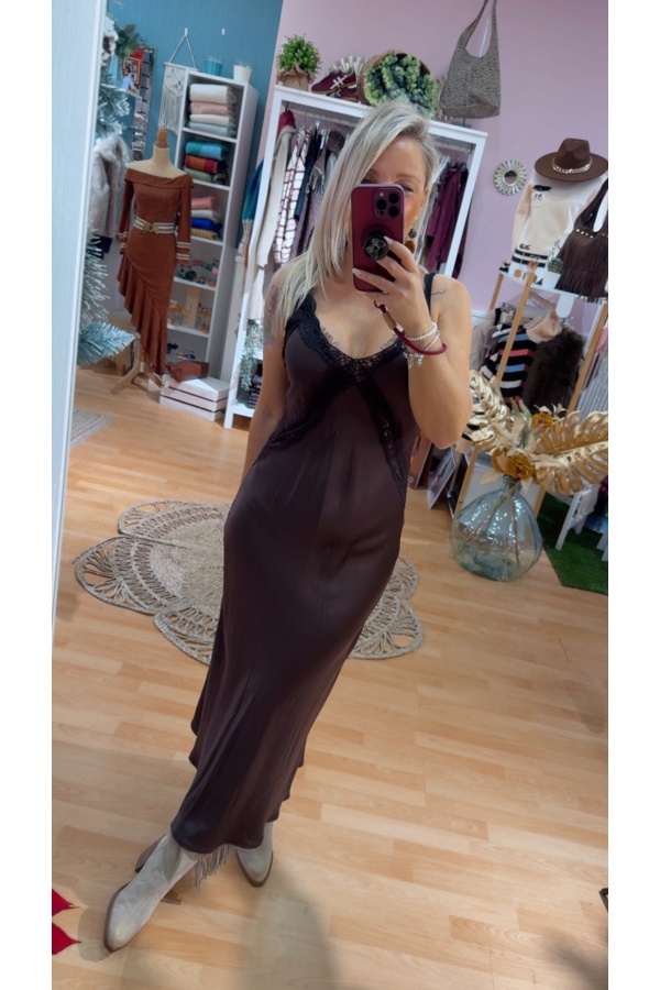 Vestido Saten Chocolate. Vestidos.  | Bambalinas Closet