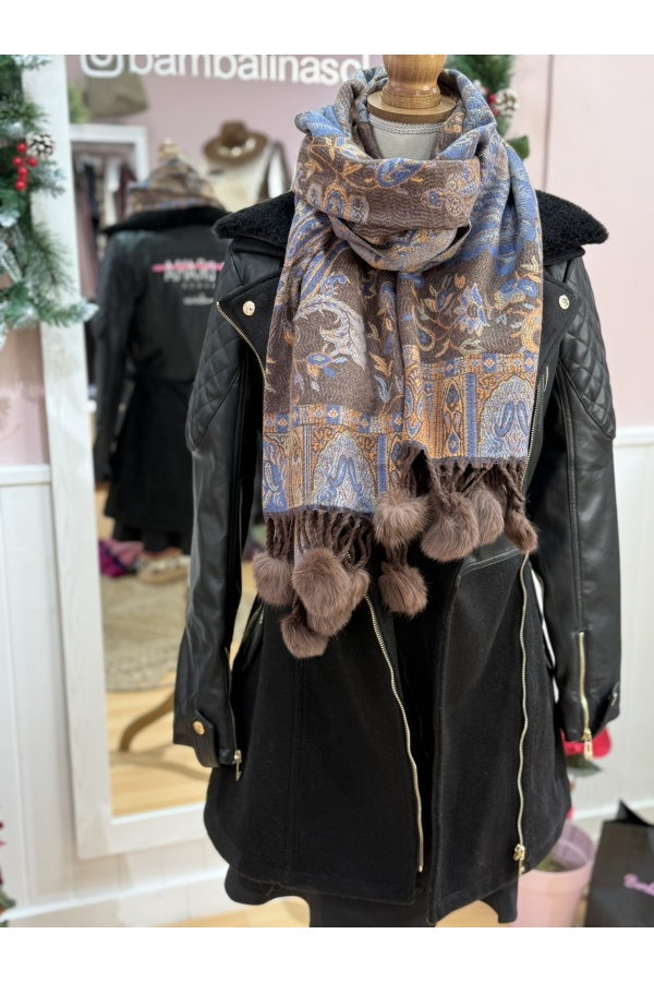 Bufanda Borlas Pelo. Pañuelos /Bufandas. Color: marron chocolate, fucsia, negro