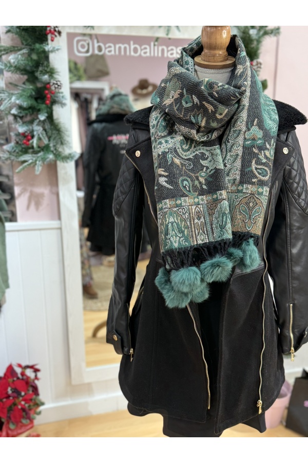 Bufanda Borlas Pelo. Pañuelos /Bufandas. Color: marron chocolate, fucsia, negro