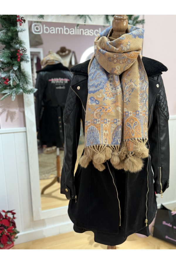 Bufanda Borlas Pelo. Pañuelos /Bufandas. Color: marron chocolate, fucsia, negro