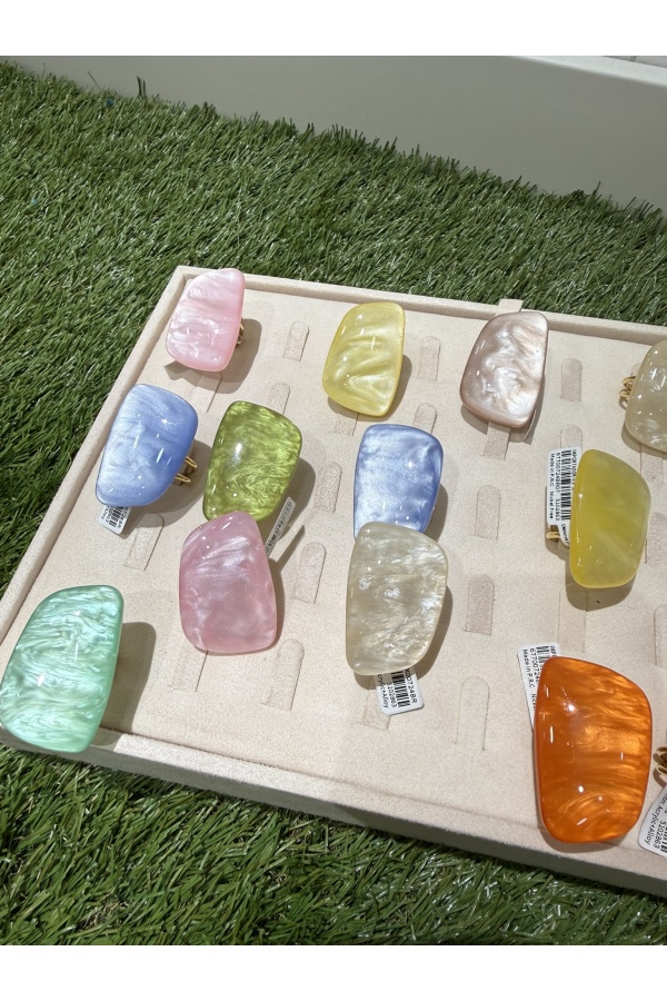 Anillo Agua. Bisuteria. Color: rosa, amarillo pastel, beige, marfil, verde kaki