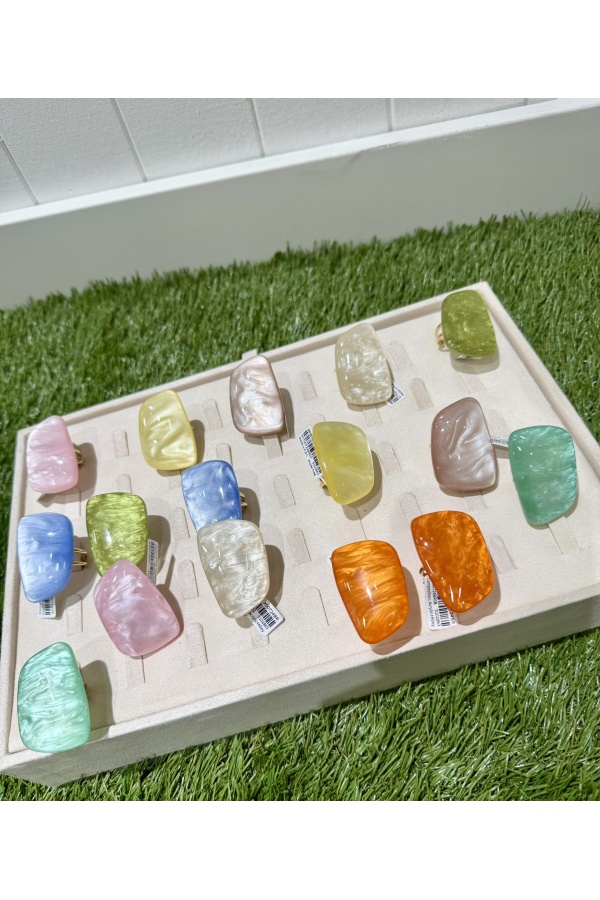 Anillo Agua. Bisuteria. Color: rosa, amarillo pastel, beige, marfil, verde kaki