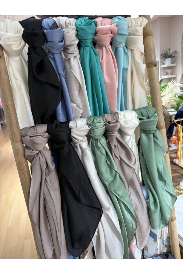 Pañuelo Liso. Varios. Color: negro, burdeos, azul marino, azul cielo, verde